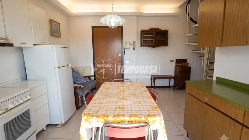 Söögituba - Spacious Apartment with Balcony in Cesate