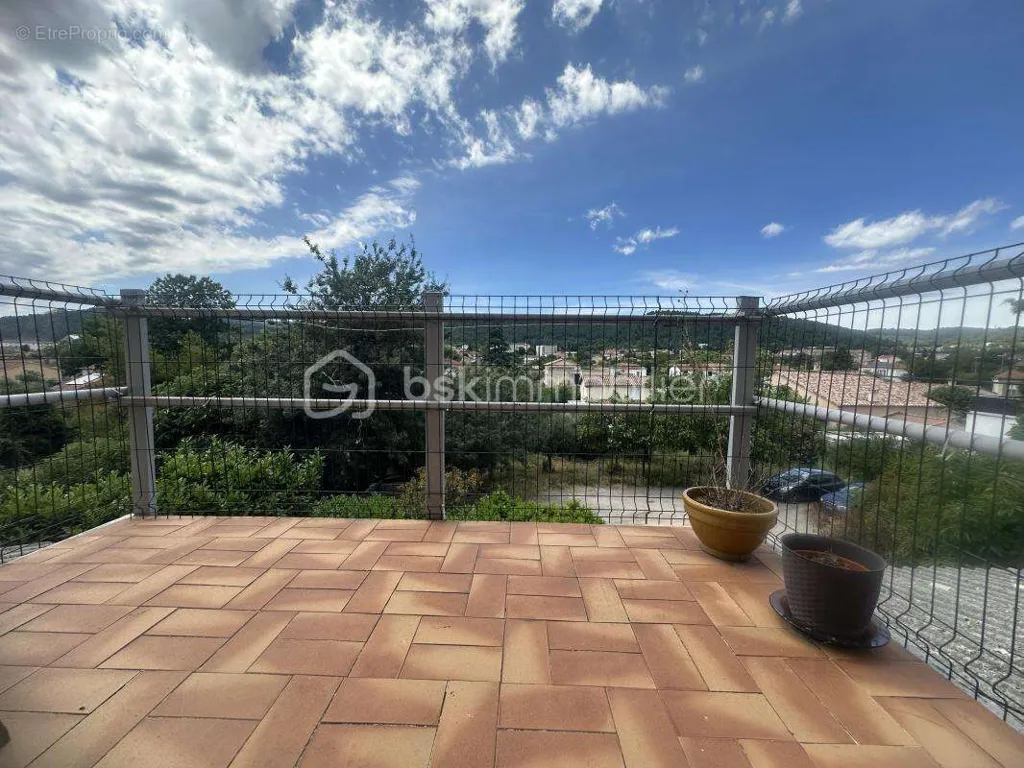Terrazza - Apartment Block with Parking in Saint Martin de Valgalgues