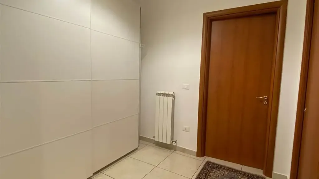 Entrée - Rear-Facing Apartment with Terrace in Cosenza