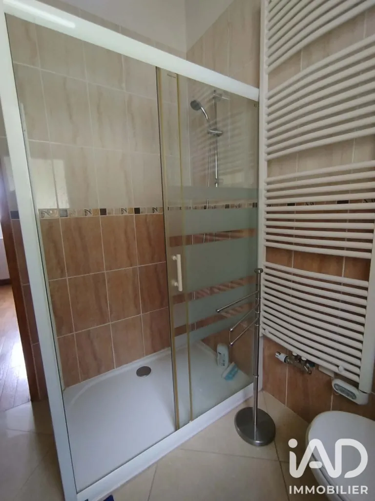 Salles de bain - Maison de Plain-Pied avec Studio à Beaumont-le-Roger