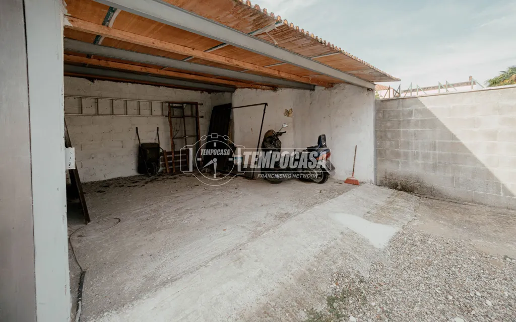 Garage - Spacious Triplex with Balcony in Vigevano