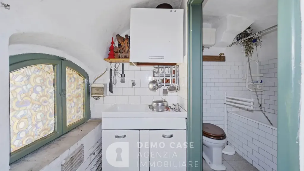 Cucina - Multi-Level Apartment in Chiavenna's Historic Centre