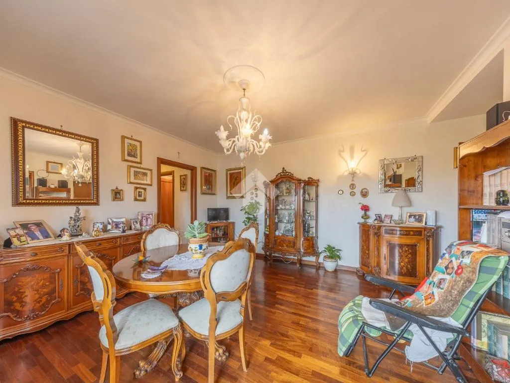 Söögituba - 3-Bedroom Apartment with Balcony in Settecamini