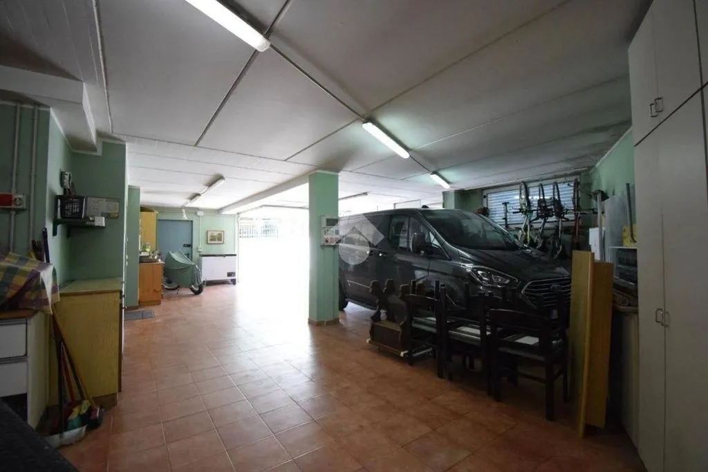 Garage - Luxury Villa with Private Garden in Brugherio