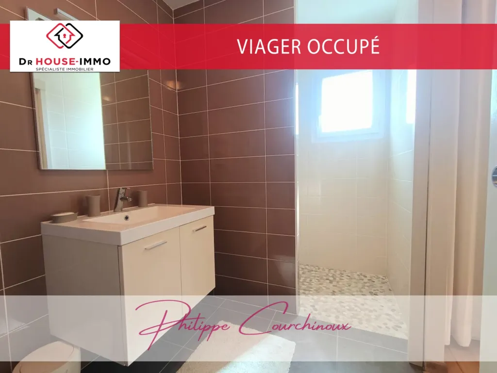 Bathrooms - Architectural House with Vineyard View in Canéjan