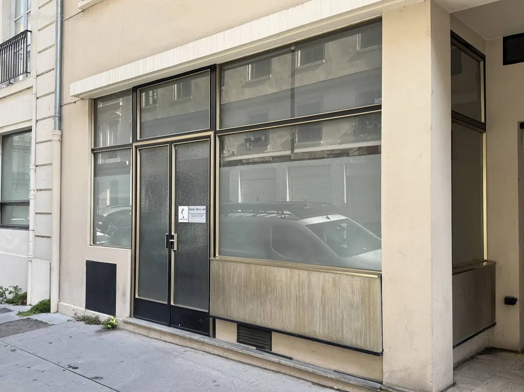 Exterior - Commercial Space with Street Frontage in Ainay