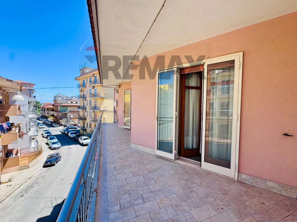 Balcon - Spacious Apartment with Balcony in Ragusa