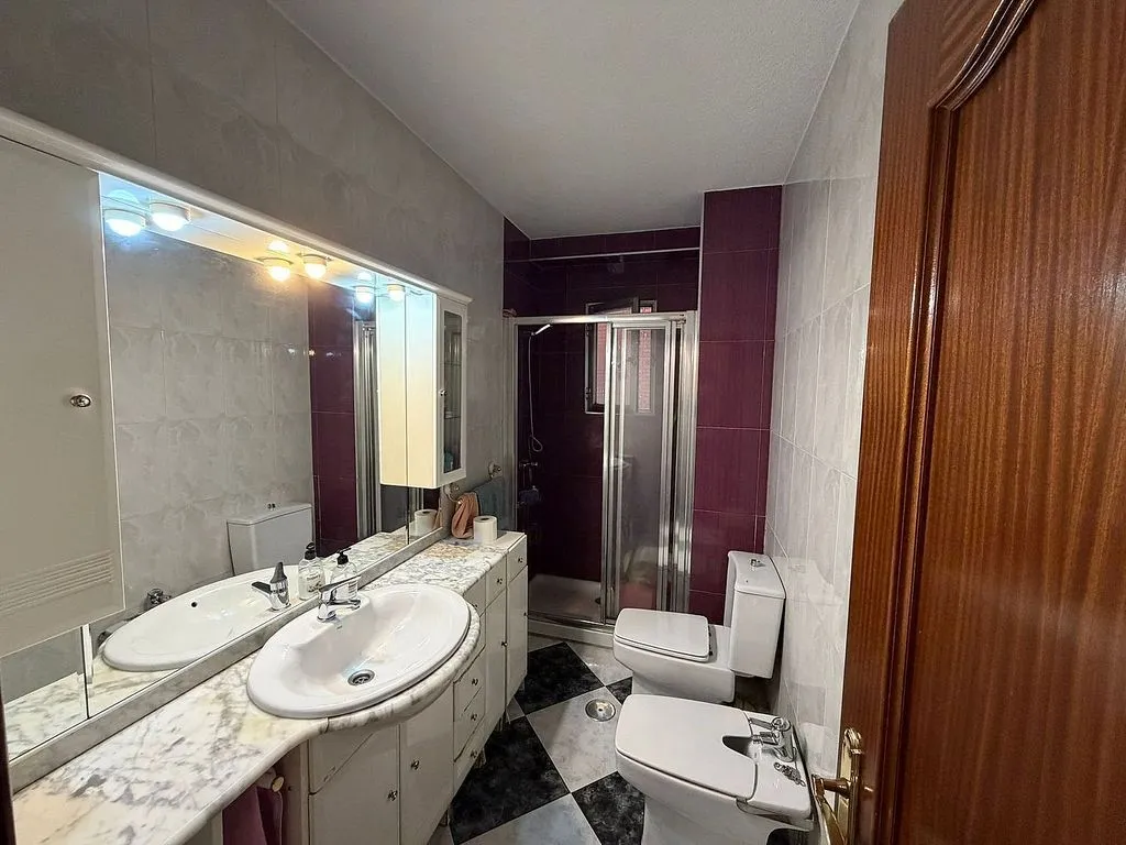 Salles de bain - Apartment with Terrace in Canillejas, Madrid