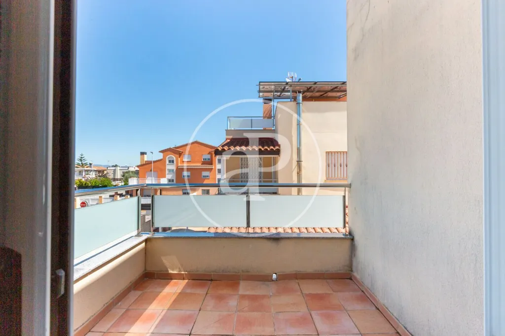 Balcone - Twin-Storey House with Pool near Beaches