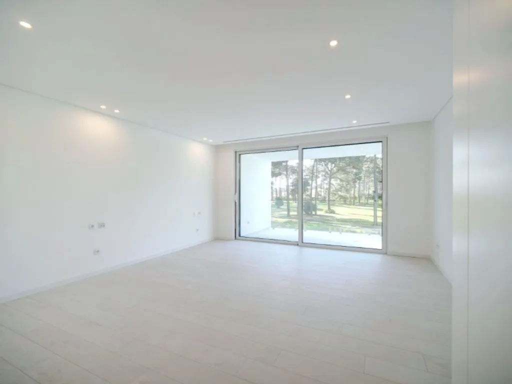 Toad - Contemporary Villa with Golf View in Almada