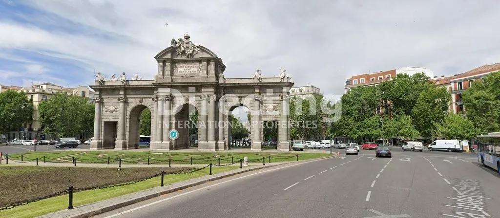 Luxury 2-Bedroom Apartment in Madrid