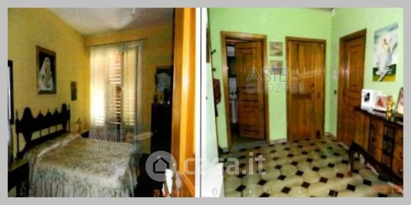 Esik - Villa with Balcony and Terrace in Riesi