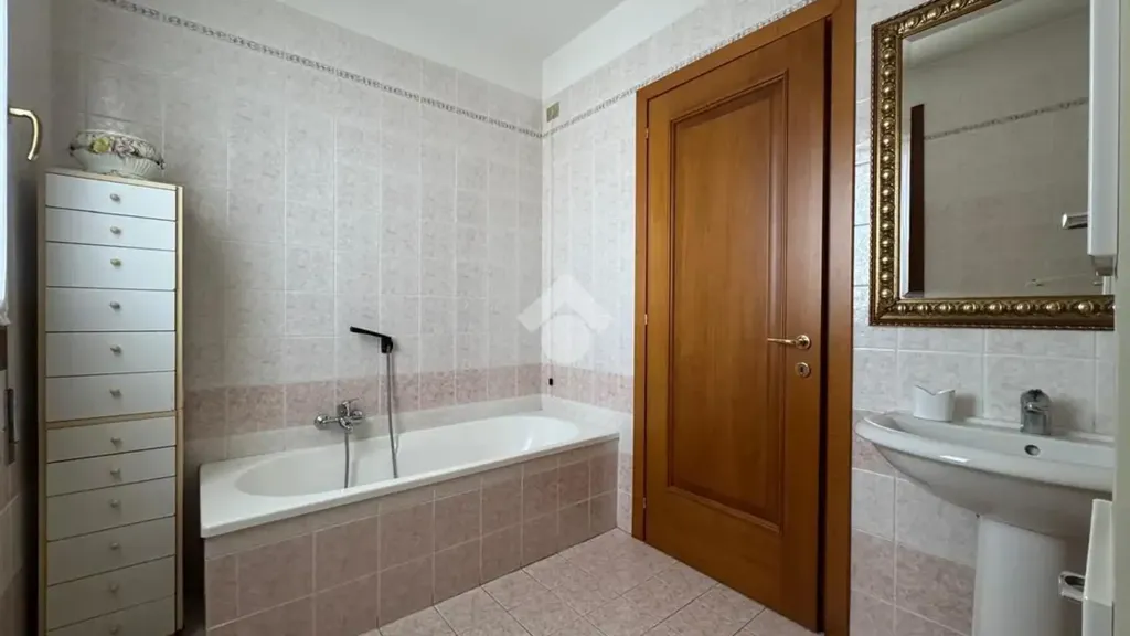 Salles de bain - Villa with Garden in Due Carrare
