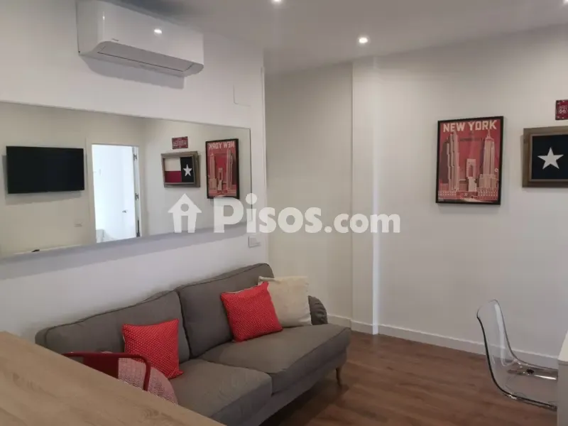 Living Room - Fully Furnished Flat with Balcony in Chamberí