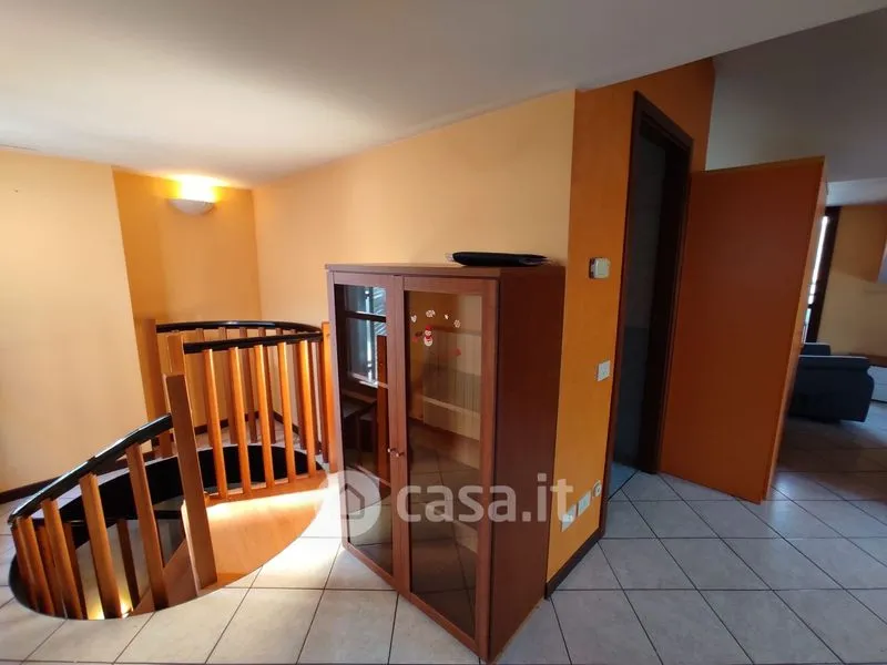 Entrée - Two-Level Apartment with Balcony in Bergamo
