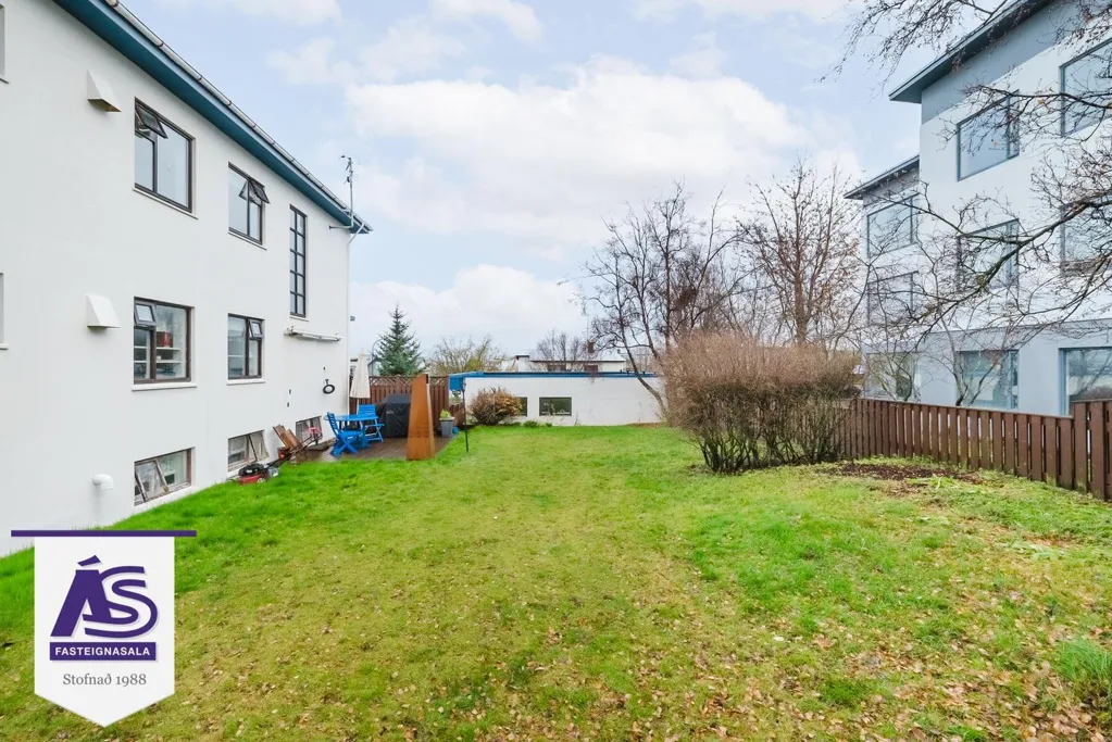 Giardino - 5-6 Bed Apartment with Sea View in Hafnarfjörður