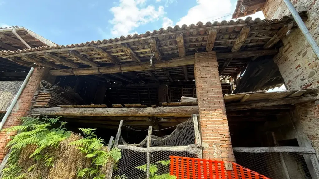 Aed - Rustic Barn with Storage in Schio