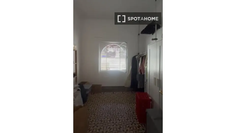 Toad - Shared Room with Terrace in Triana, Seville