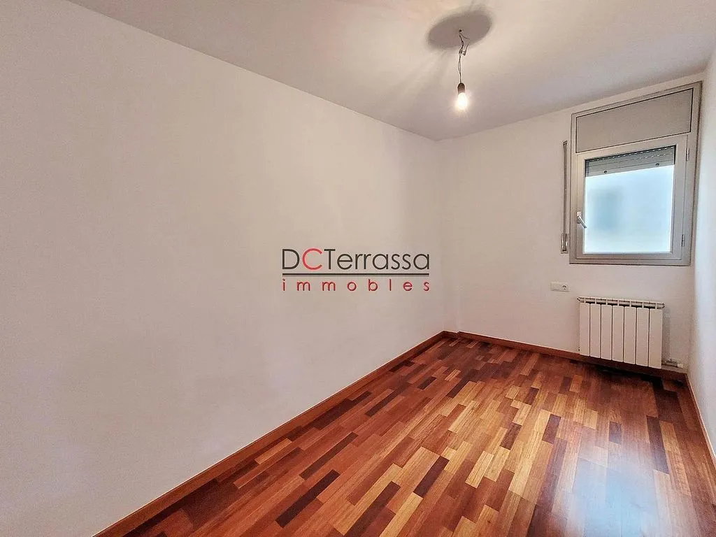 Rooms - Apartment with Balcony in Vallparadís, Terrassa