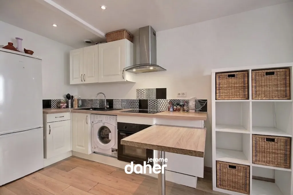Köök - Bright 2-Bedroom Apartment in Marseille Centre