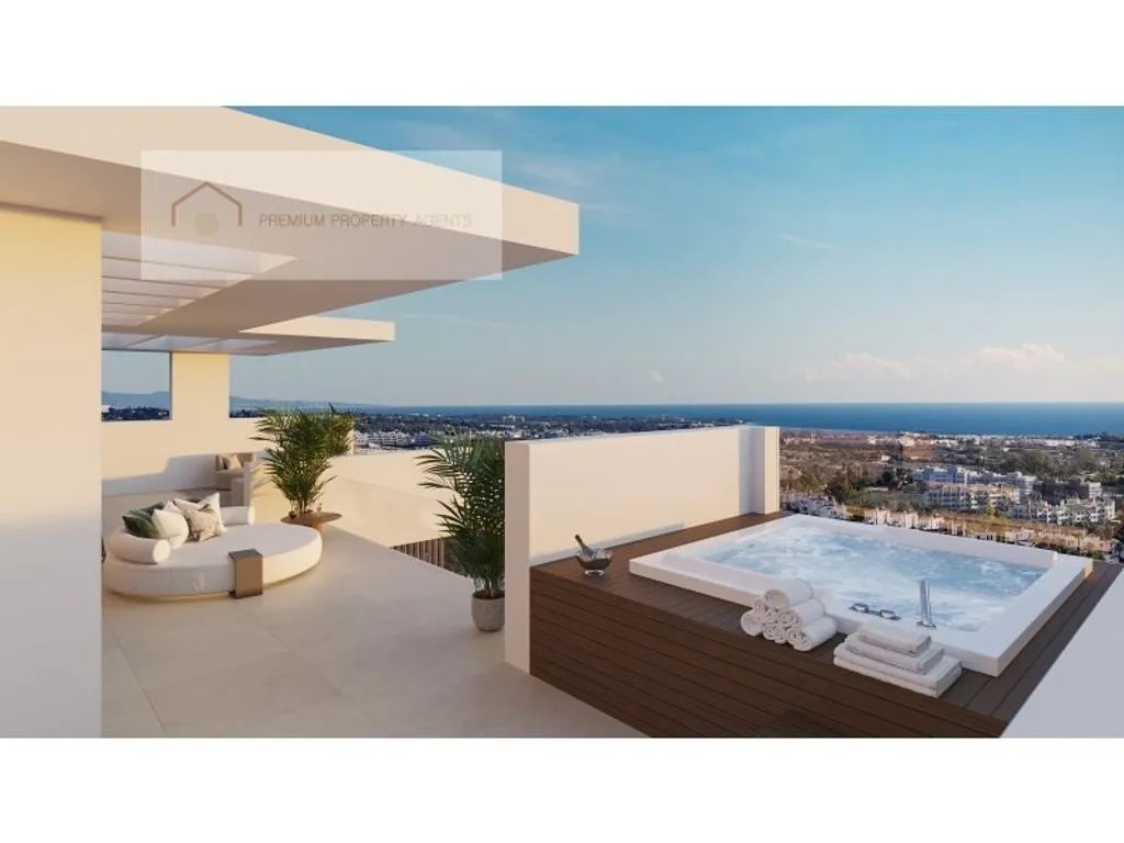 Terrasse - Luxury Villa with Customizable Spaces in Estepona
