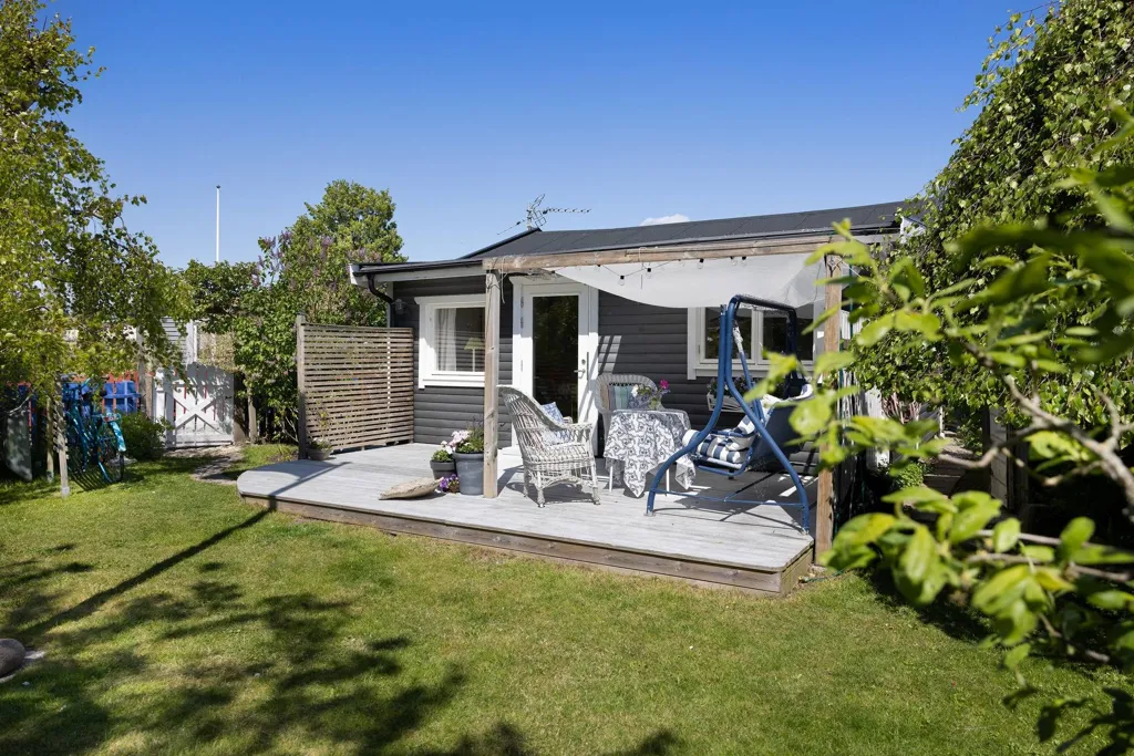 Aed - Charming Cottage with Corner Plot in Elinelunds Sommarstad