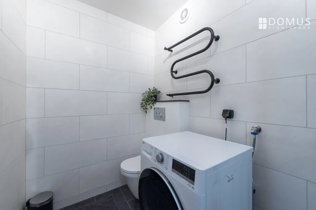 Bathrooms - Apartment with Open Plan Kitchen in Peetri, Rae