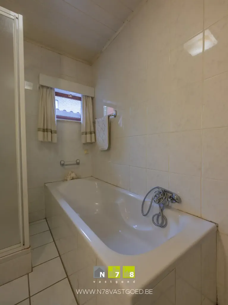 Vannitoad - Renovatable Detached House with Garden in Maasmechelen