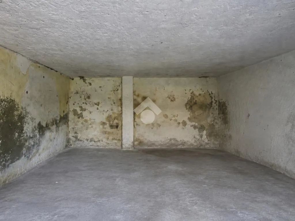Rooms - Rustic Property for Renovation in Garbagnate Monastero