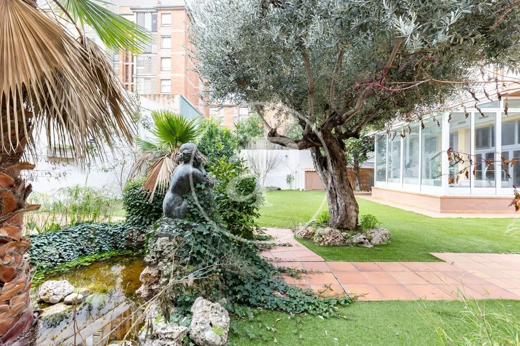 Jardin - Luxury Villa with Pool in Sabadell