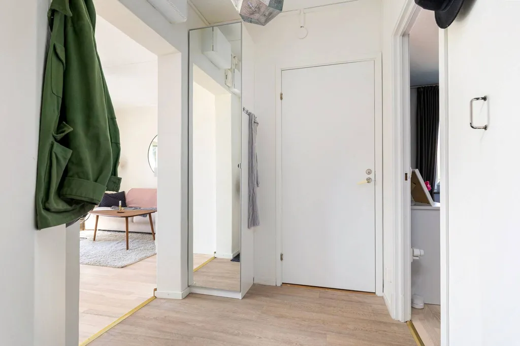 Esik - Modern Two-Bedroom Flat with Balcony in Stockholm