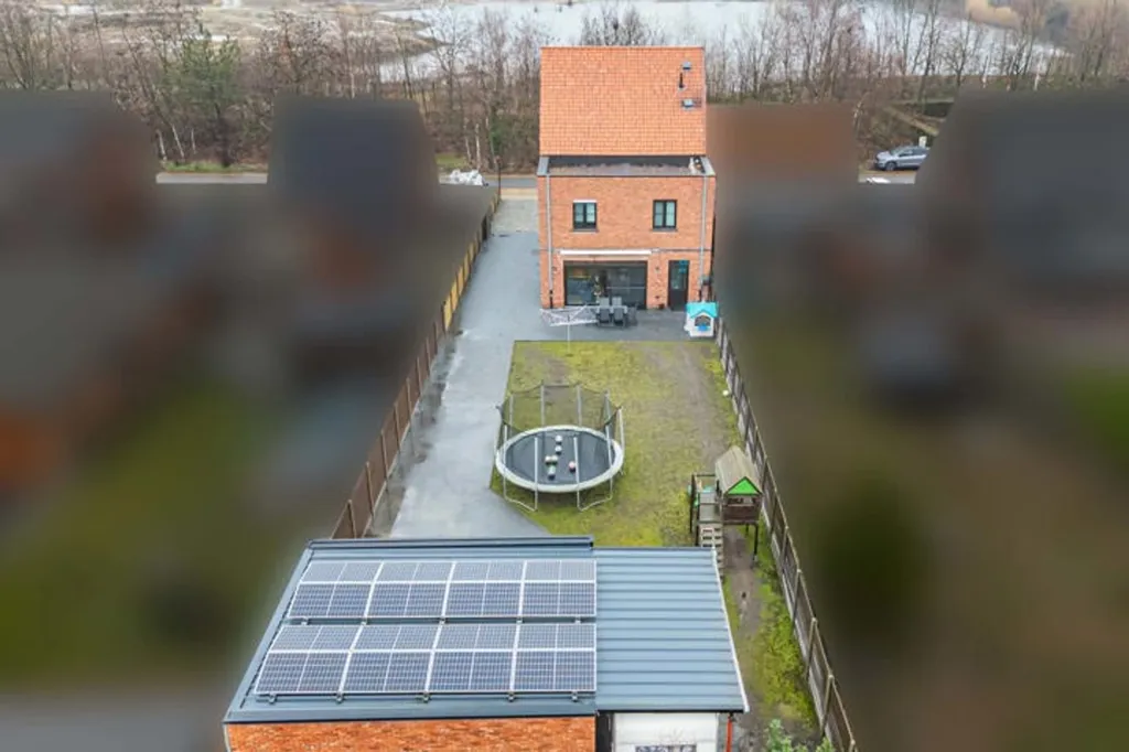 Vue aérienne - Maison Moderne avec Terrasse à Beerse