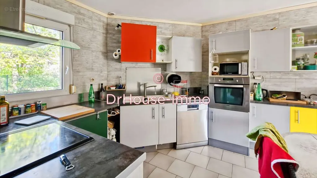 Cuisine - Maison Moderne avec Terrasse à Achères