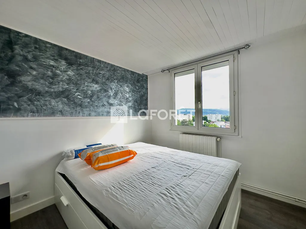 Chambres - Appartement Meublé Traversant à Saint-Martin-d'Hères