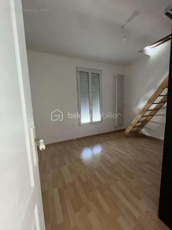 Pièces - Maison de Caractère avec Dépendance à Nanterre