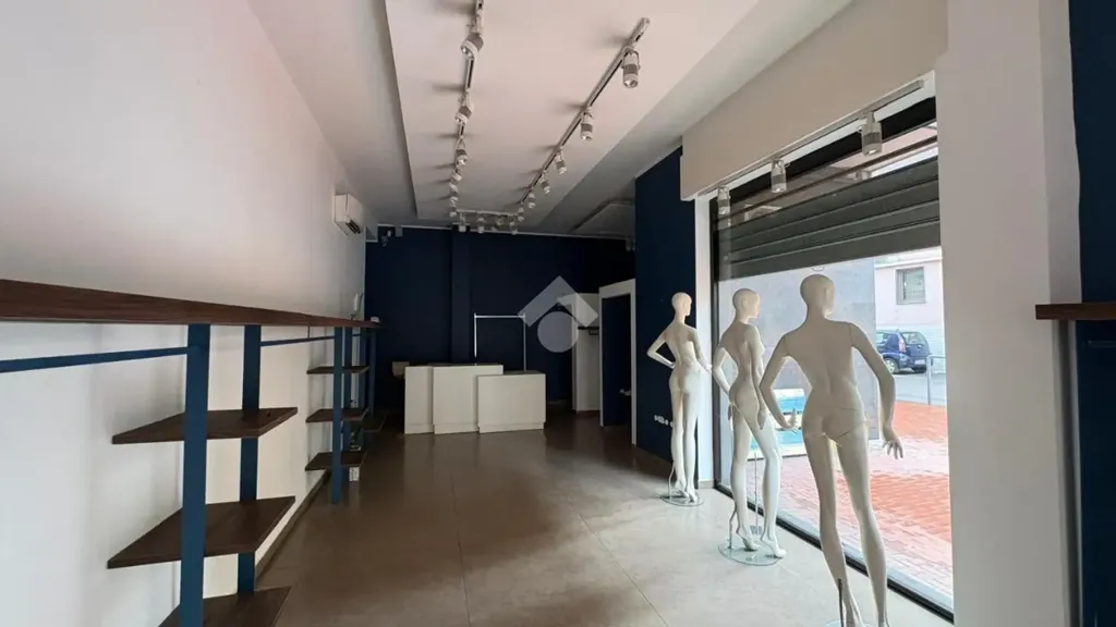 Pièces - Commercial Space with 4 Windows in Castellammare di Stabia