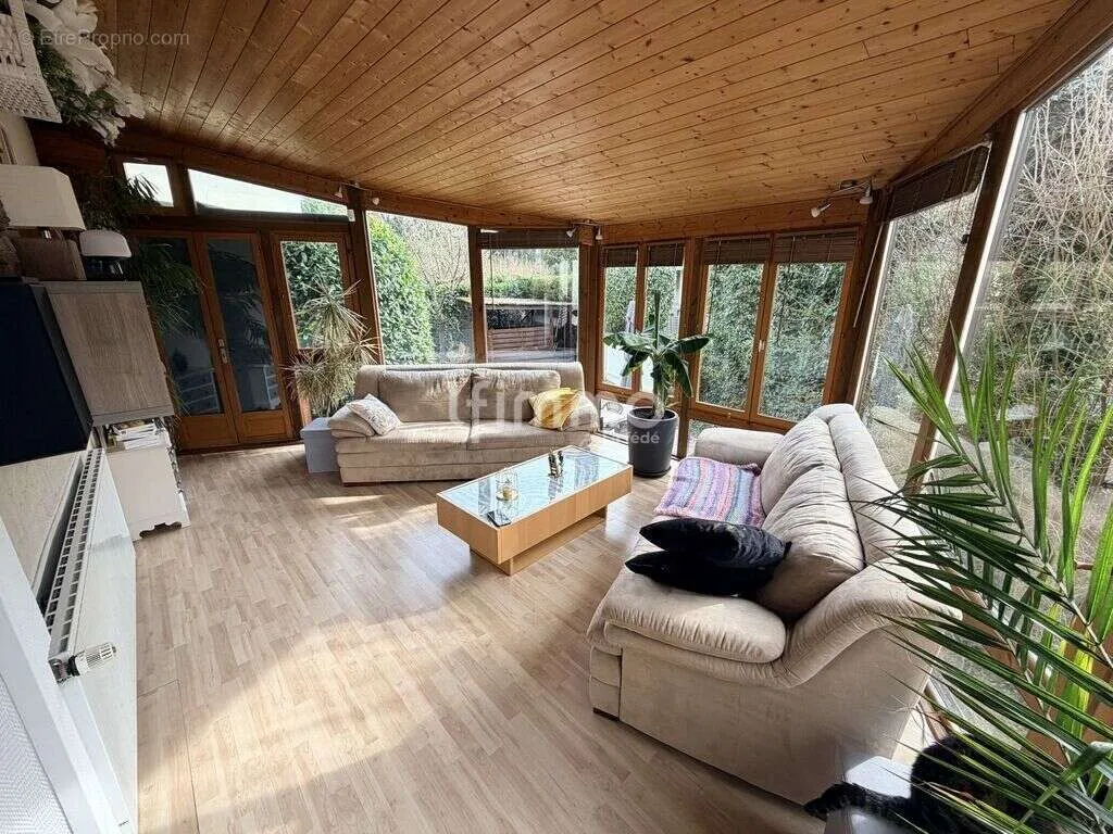 Maison 7 pièces à Chateau-Rouge