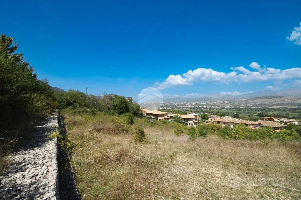 Aed - Buildable Plot with South Exposure in L'Aquila