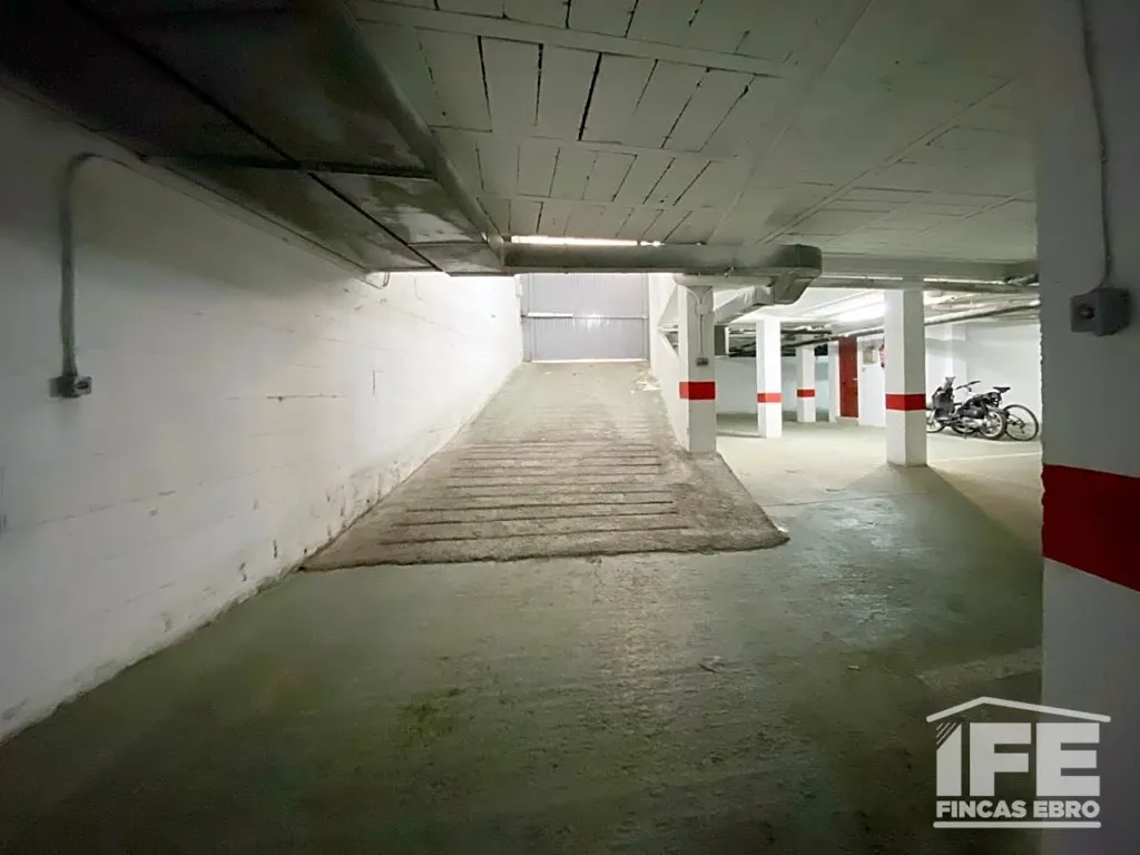 Garage - Parking Space with Automatic Gate in Alagón