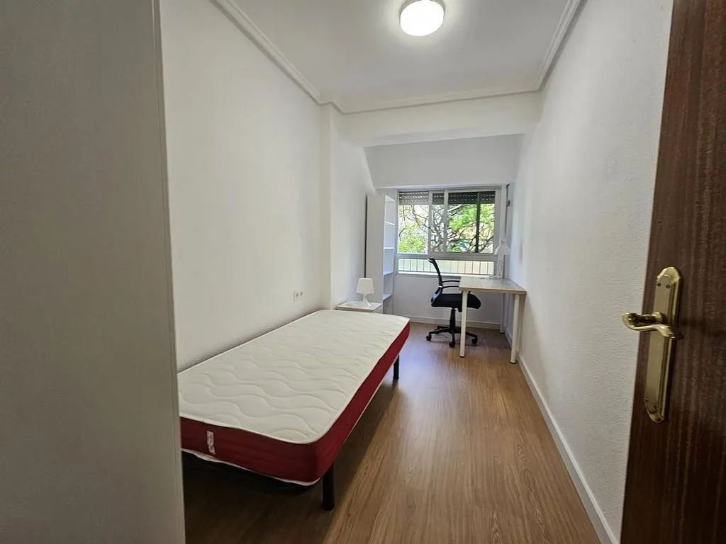 Chambres - Fully Renovated Student Flat in Valencia