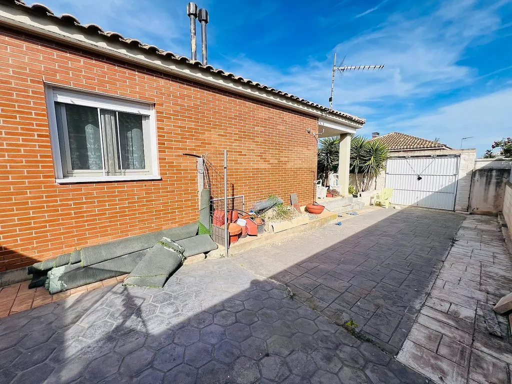 Aed - Chalet with Pool and Terrace in Pinseque