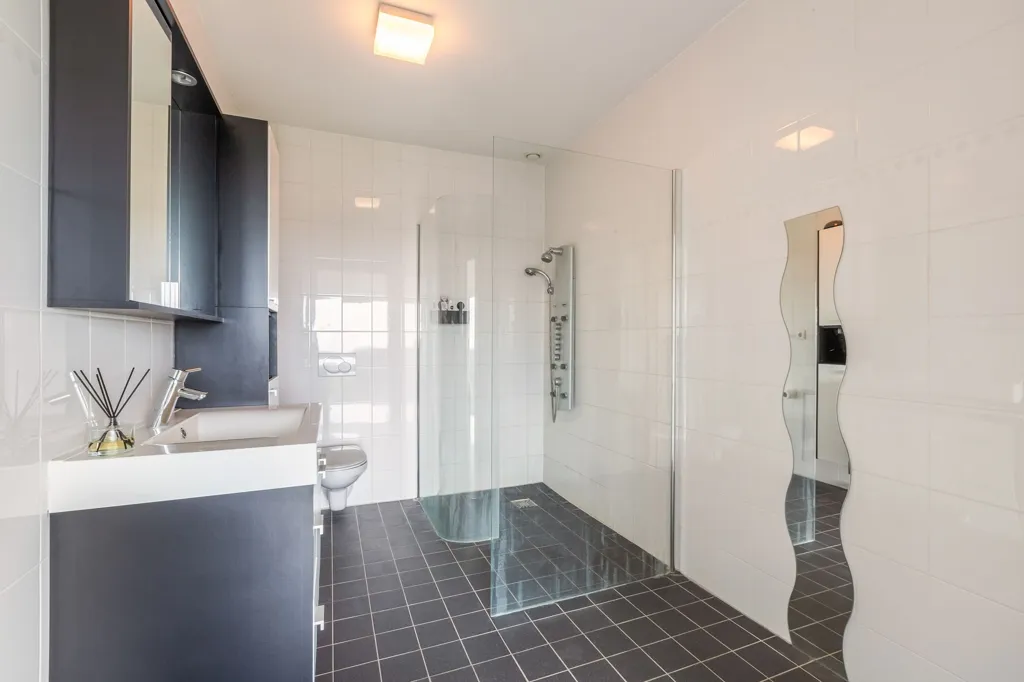 Salles de bain - Penthouse with View in Amsterdam West