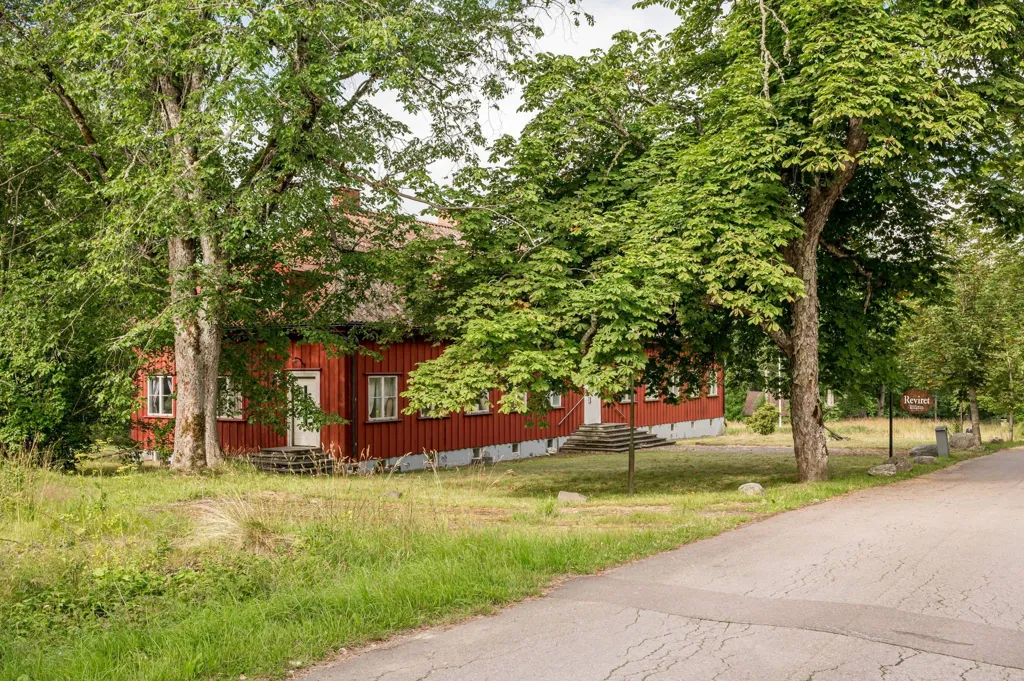 Välivaade - Multi-Use Property with Historic Charm in Borgvik