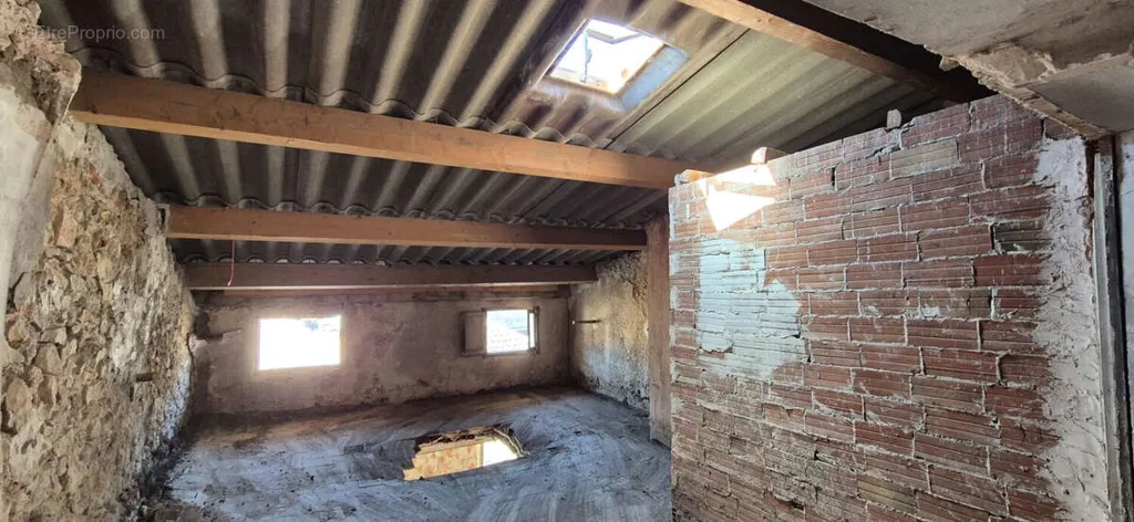 Rooms - Village House for Renovation in Cabasse