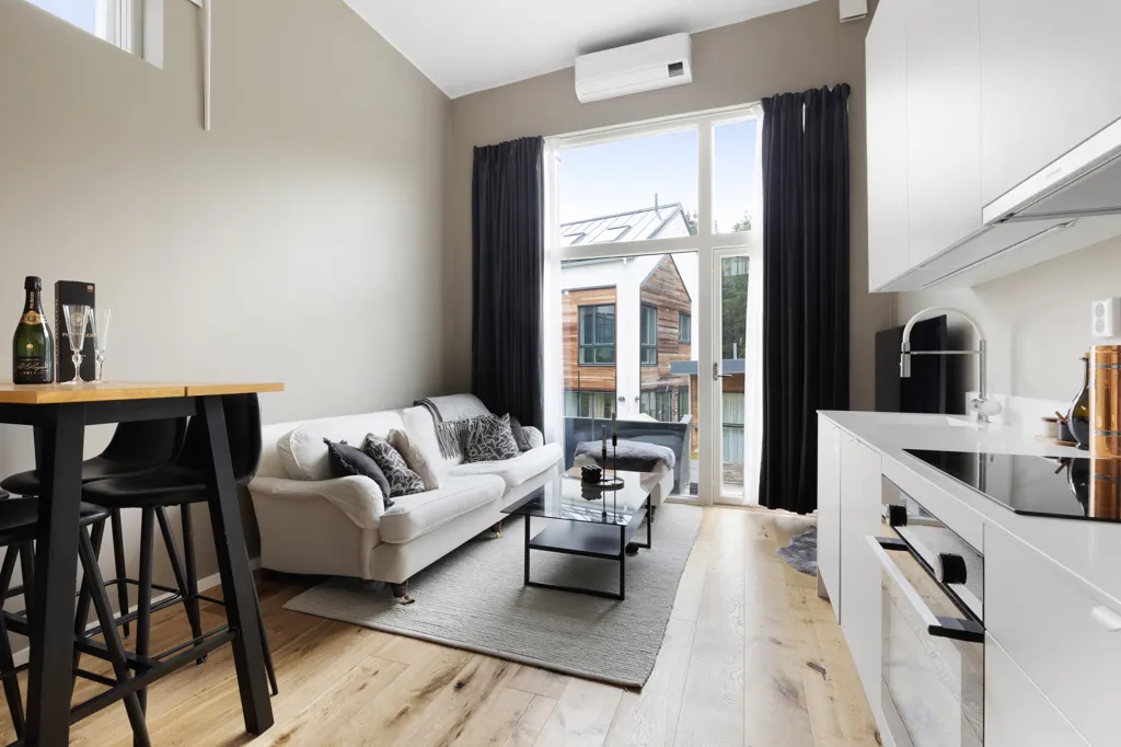 Séjour - Attic Flat with Balcony in Törnskogen