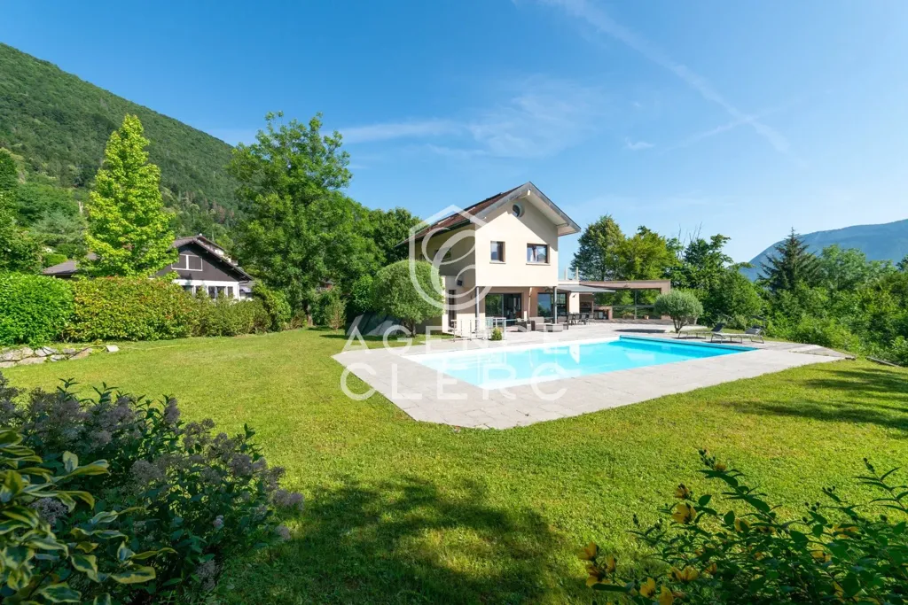 Piscine - Propriété Contemporaine avec Vue Lac à Sevrier