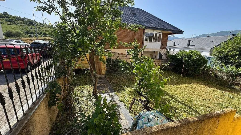 Giardino - Chalet with Two Independent Units in Bembibre