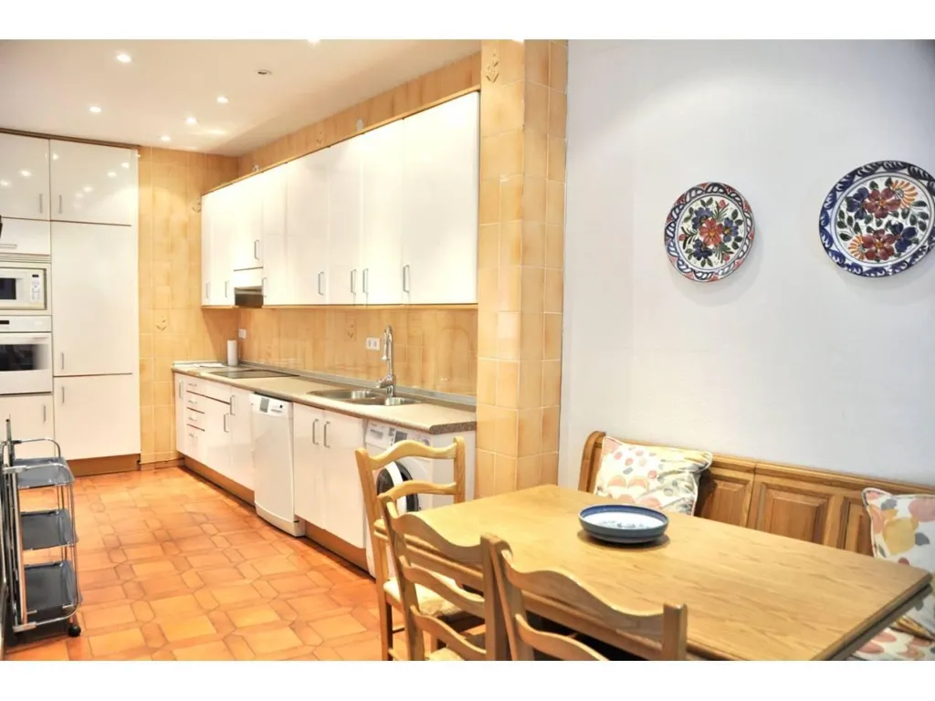 Cuisine - 7-Bedroom Flat with Lift in Palencia
