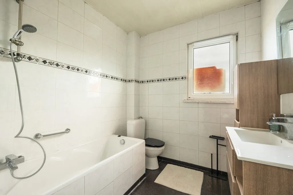 Vannitoad - Spacious House with Garden to Refresh in Nice