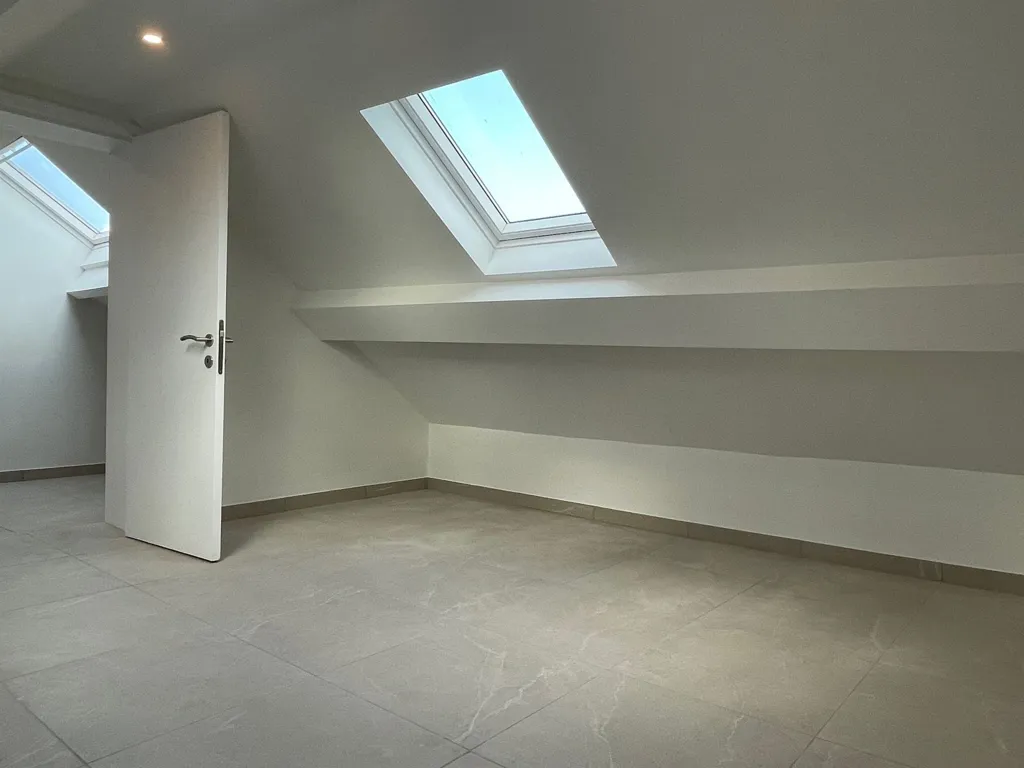 Pièces - Appartement Neuf 3 Chambres avec Bureau à Proximité des Commodités